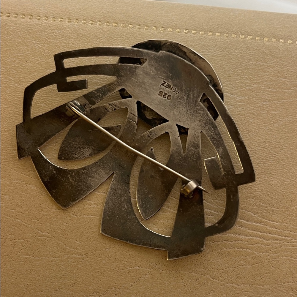 Sterling Silver brooch with black stone - Picture 2 of 3